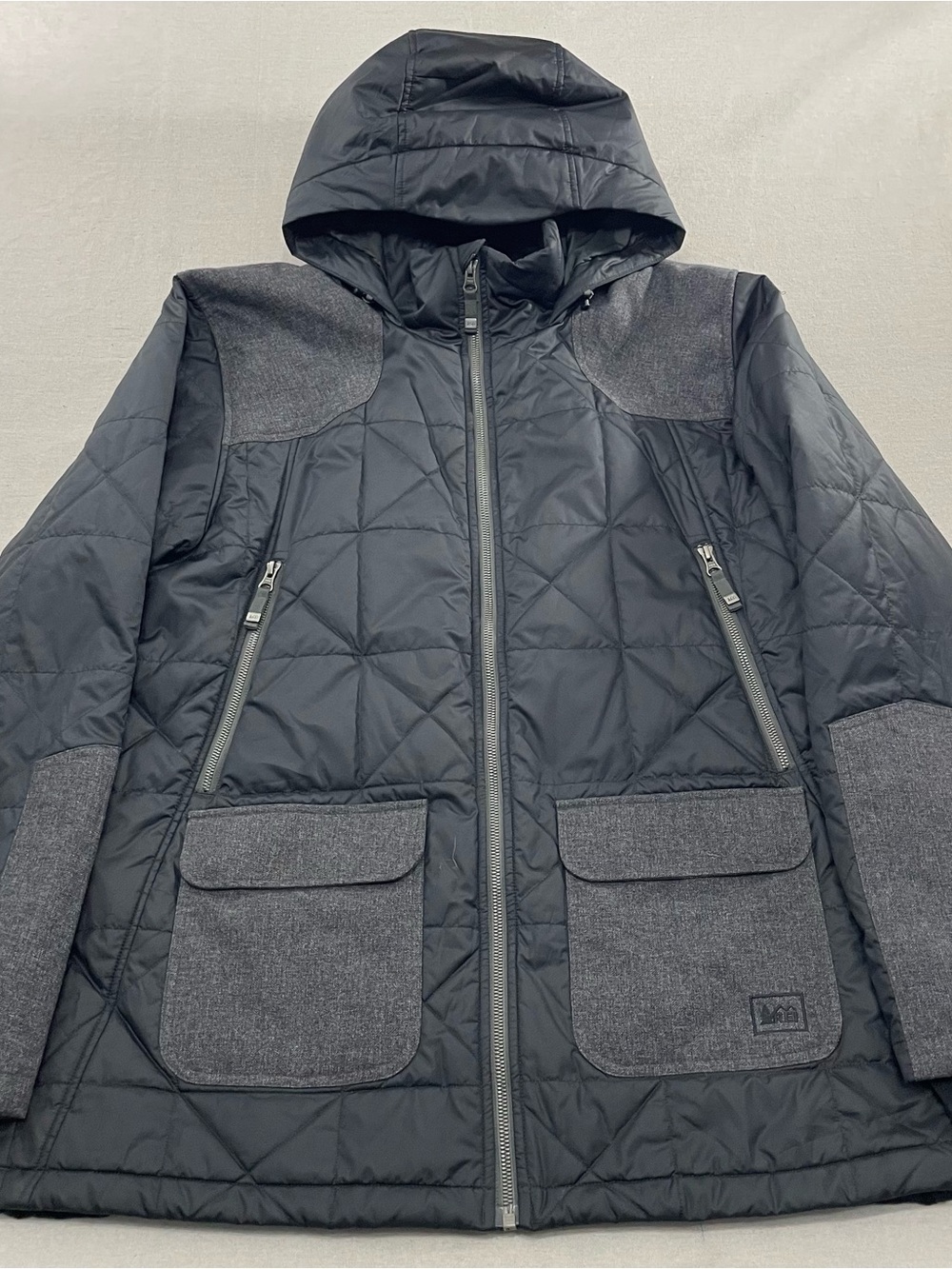 REI Primaloft Quilted Parka Jacket Men's L Black Gray Hooded Full Zip Puffer